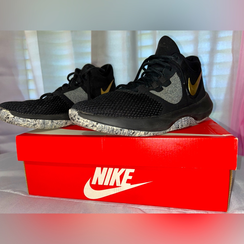 Nike black / grey basketball shoes. WMNS NIKE TANJUN